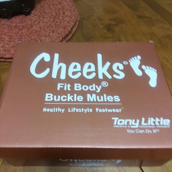 Shoes - Picture 4 of 4